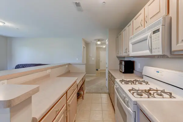 2515 Longwood Drive #102, Highland, IN 46322