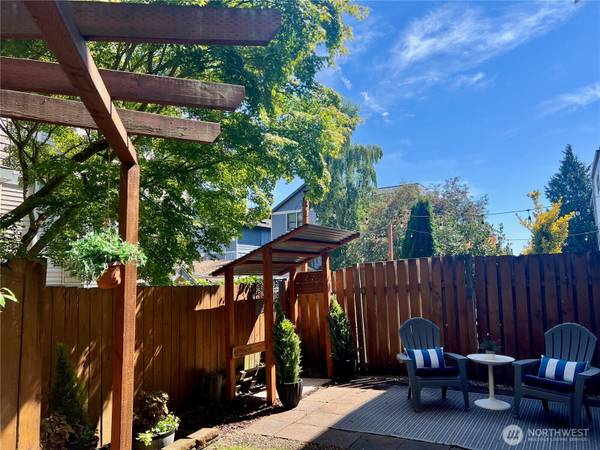 9236 Interlake AVE N #B, Seattle, WA 98103