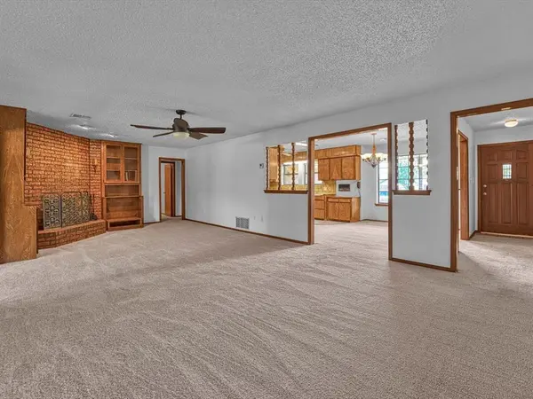 715 SW Englewood DR, Lawton, OK 73505
