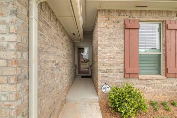 10524 SW 55th ST, Mustang, OK 73064