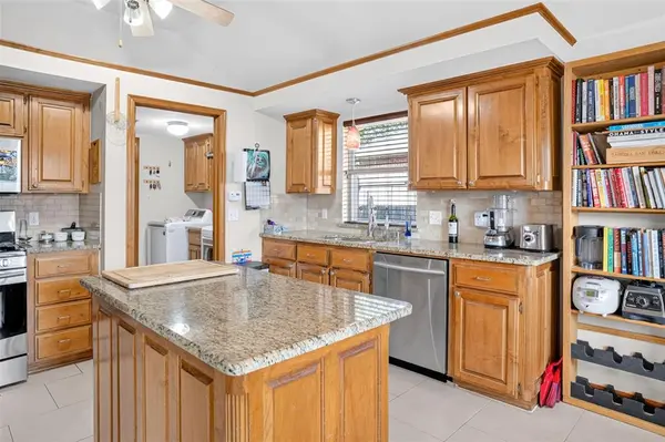 1717 Hemingway DR, Edmond, OK 73013