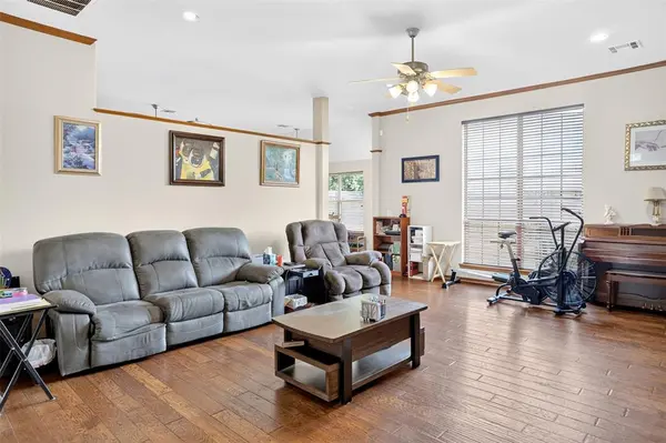 1717 Hemingway DR, Edmond, OK 73013