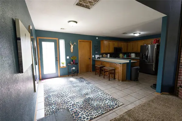 7900 S Cimarron RD, Mustang, OK 73064