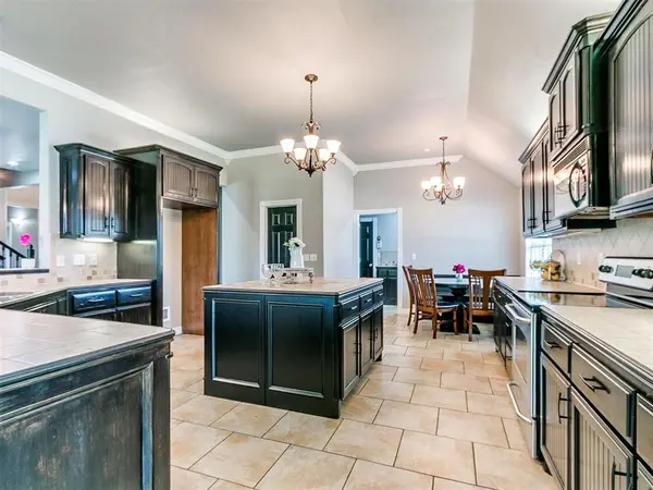 601 Summit BND, Norman, OK 73071