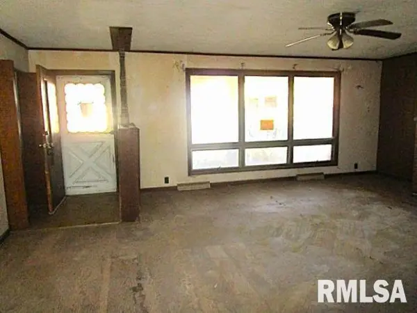 521 N WEST AVE, Mason City, IL 62664