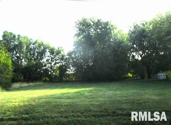 521 N WEST AVE, Mason City, IL 62664