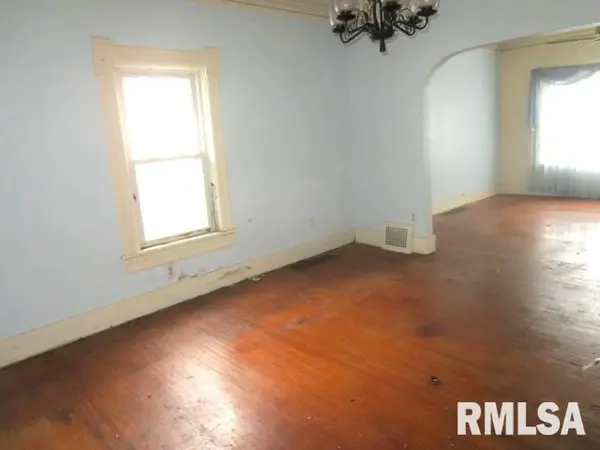 127 N CEDAR AVE, West Peoria, IL 61604-5615