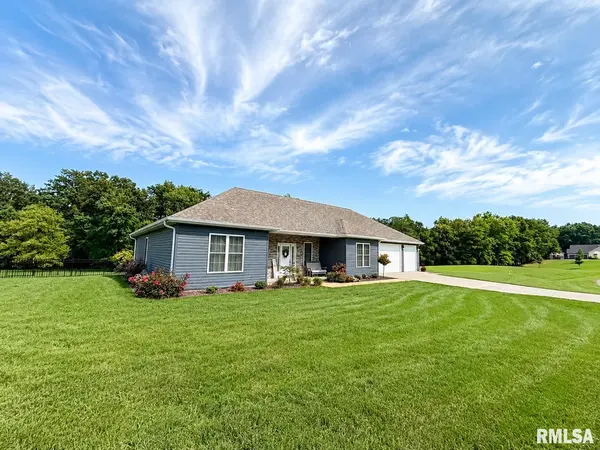 1711 HICKORY TRL, Carbondale, IL 62901