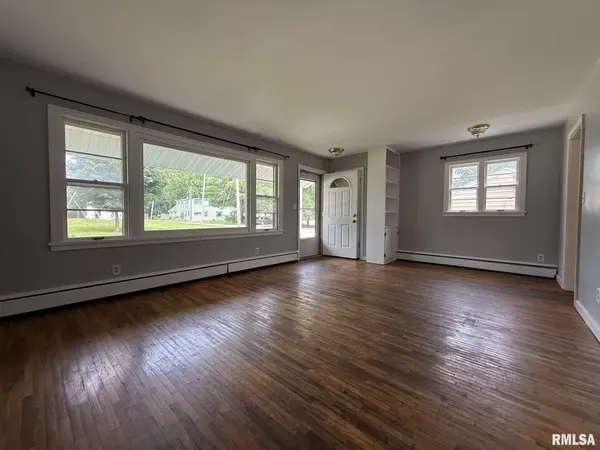 309 E WALKER ST, Macomb, IL 61455