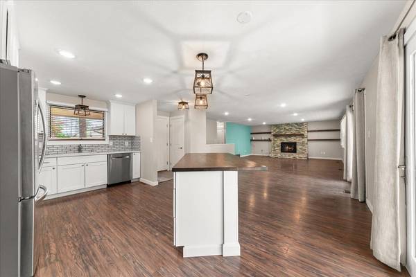 1006 W Bellwood Dr, Spokane, WA 99218