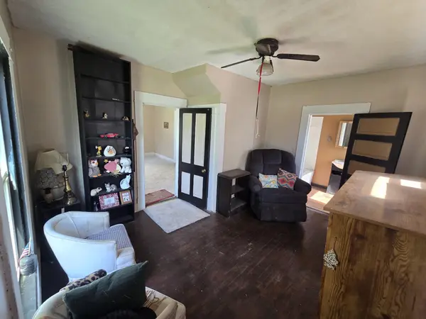 318 E 7th Ave, Winfield, KS 67156