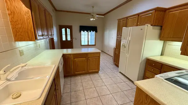 1770 N Country Club Rd #9, El Dorado, KS 67042