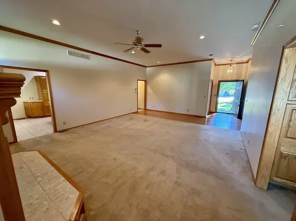1770 N Country Club Rd #9, El Dorado, KS 67042