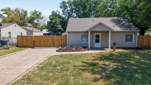 545 W Macarthur, Wichita, KS 67217