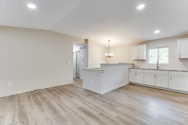 556 N Colby, Valley Center, KS 67147