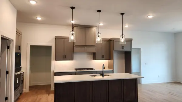 2413 E Swallow ST, Springfield, MO 65804