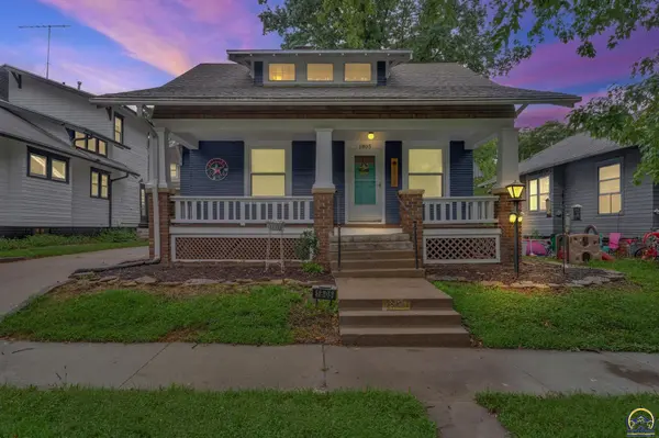 1805 SW Huntoon ST, Topeka, KS 66604