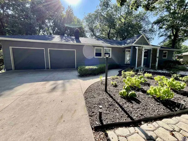 2048 Huntington RD, Emporia, KS 66801