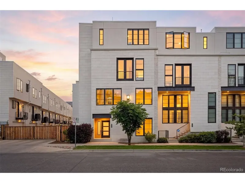 825 Bellaire, Denver, CO 80220