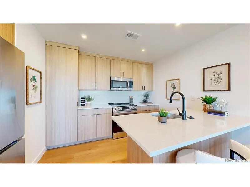 933 Edge, Longmont, CO 80501