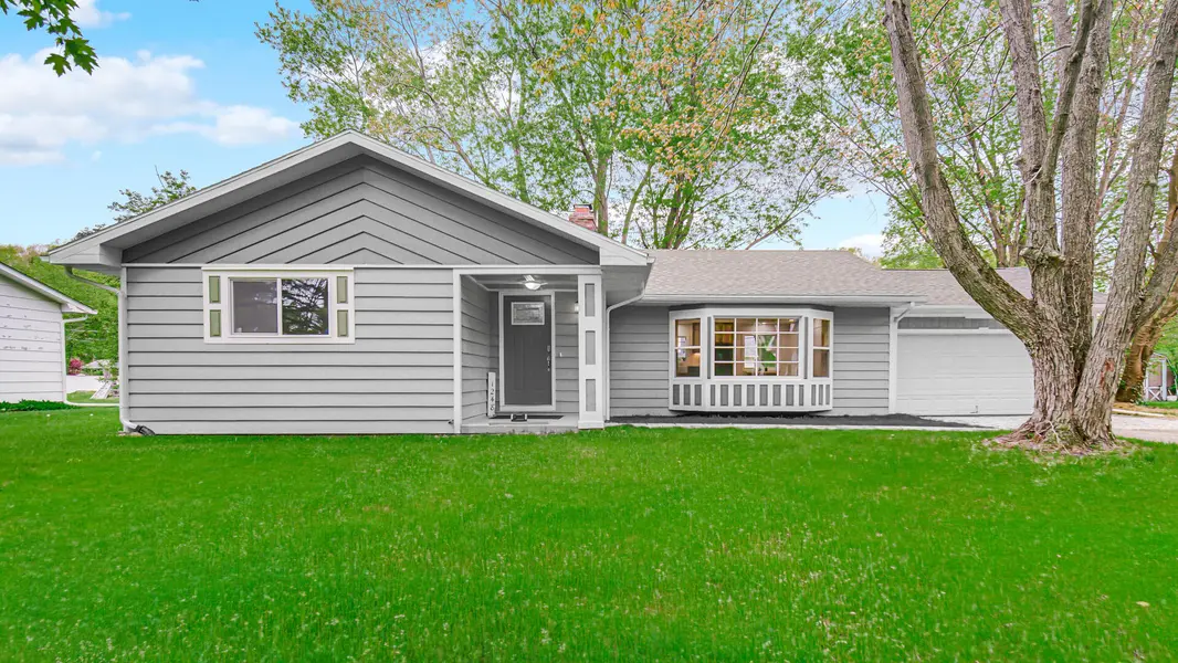 1248 Dogwood DR, Chesterton, IN 46304