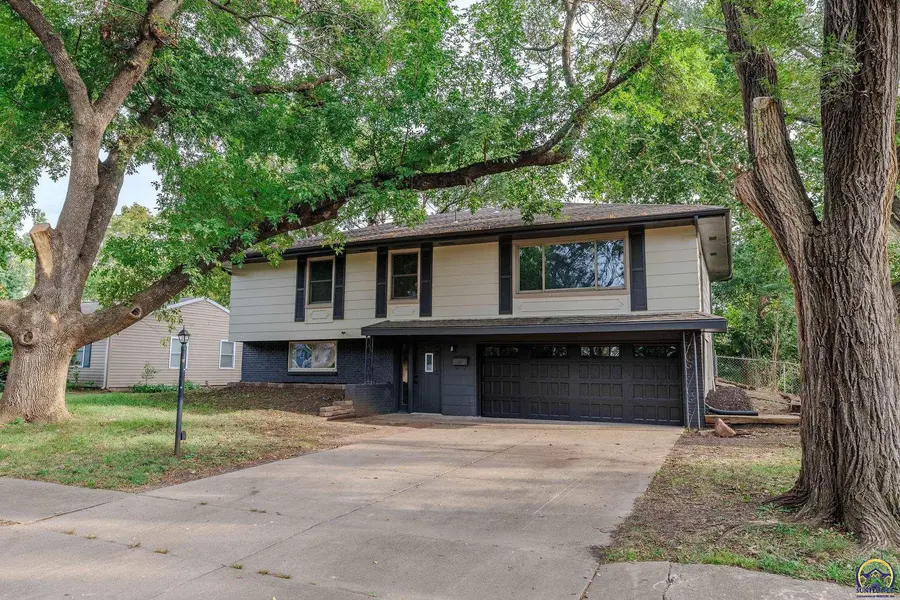 4337 SW 30th St, Topeka, KS 66614