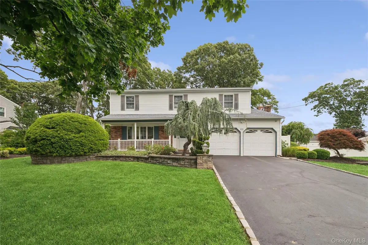 63 Woodview LN, Centereach, NY 11720