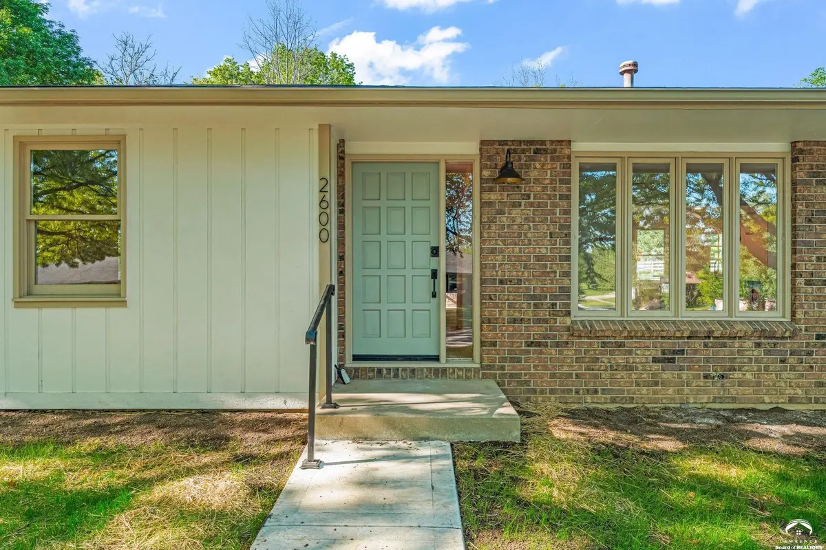 2600 Oxford RD, Lawrence, KS 66049