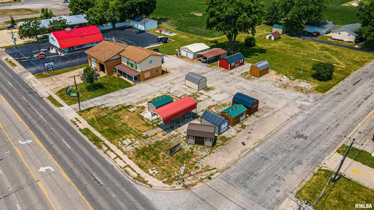 912 WOODLAWN RD, Lincoln, IL 62656