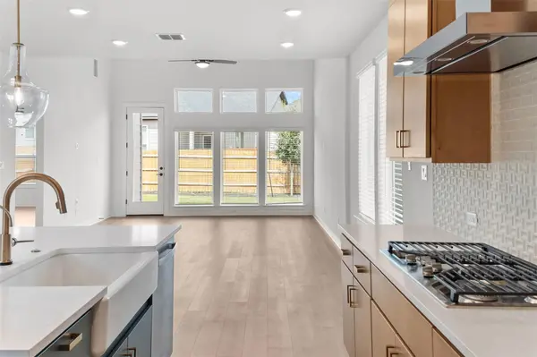 1129 N Roger Hanks PKWY, Dripping Springs, TX 78620