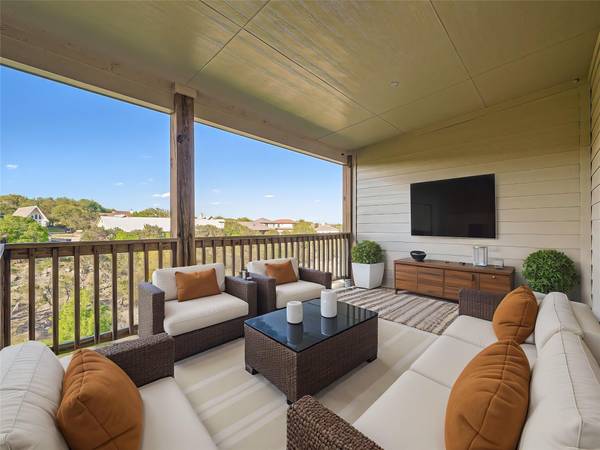 507 Venture BLVD S, Point Venture, TX 78645