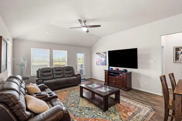 205 Four Star DR, Elgin, TX 78621