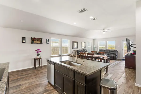 205 Four Star DR, Elgin, TX 78621