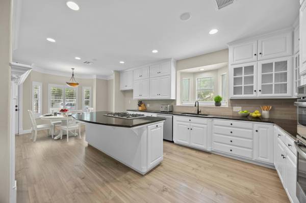 4801 Interlachen LN, Austin, TX 78747