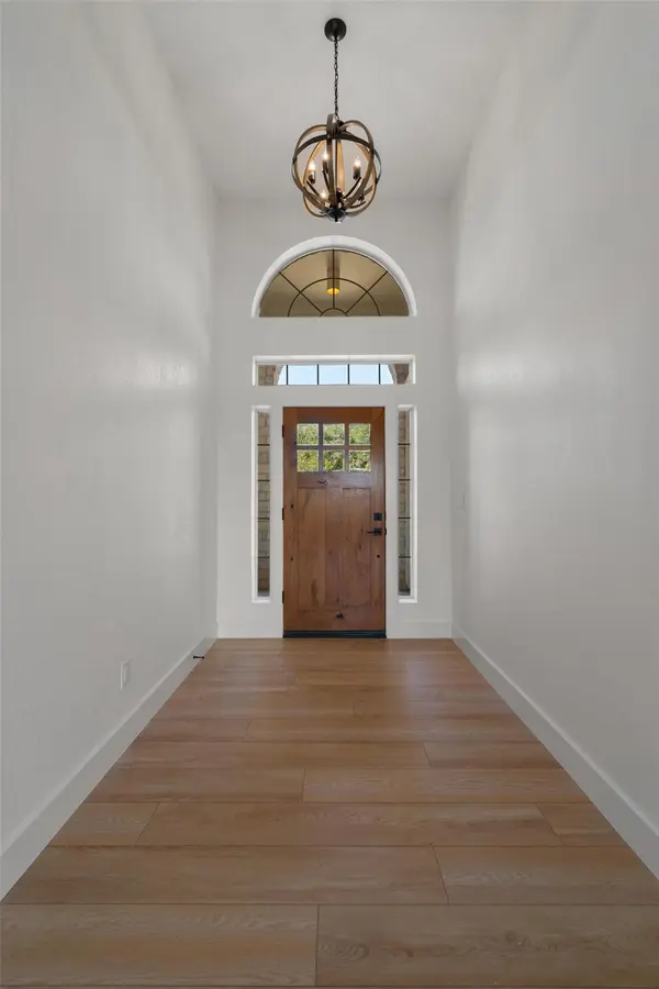 401 Roy Creek LN, Dripping Springs, TX 78620