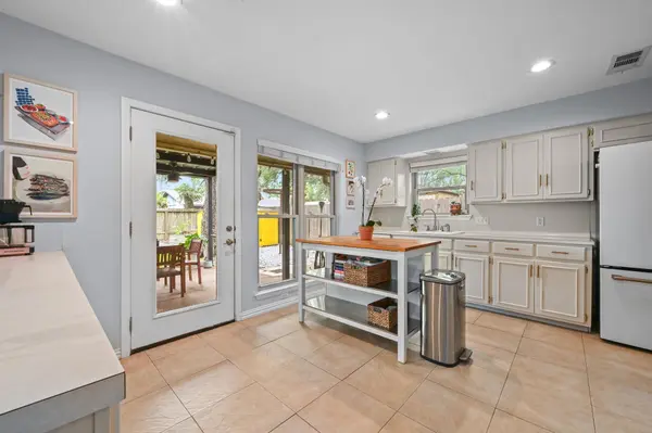 2509 Redleaf LN #A, Austin, TX 78745