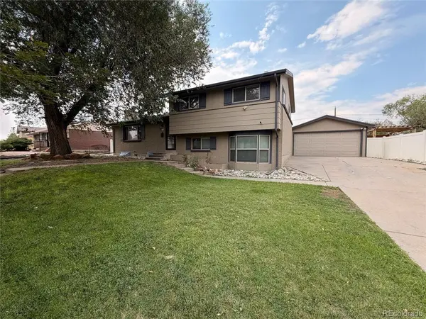 945 Dearborn, Aurora, CO 80011