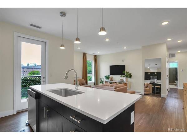 2374 S University #301, Denver, CO 80210