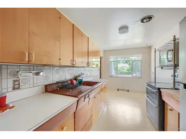 6182 S Crestview, Littleton, CO 80120