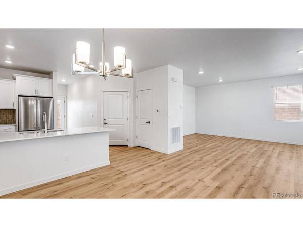 677 N Ukraine, Aurora, CO 80018