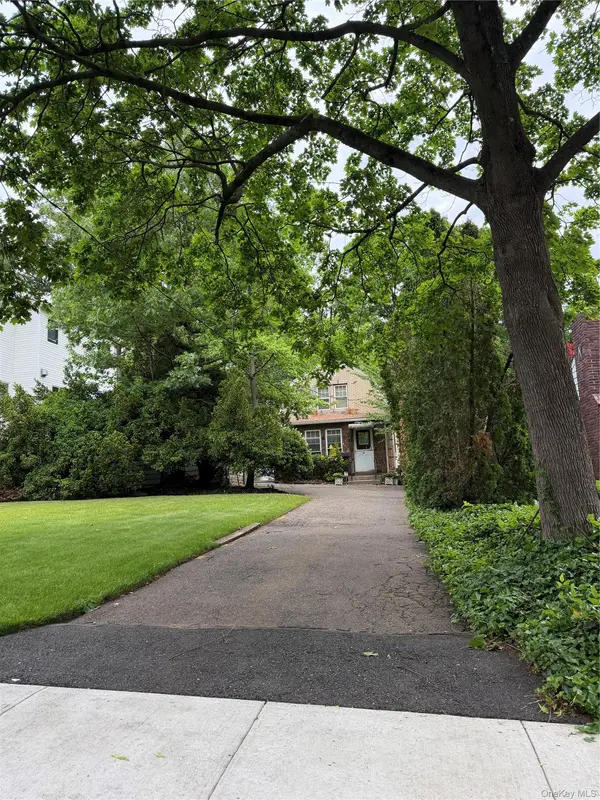 81 Hillside TER,  Staten Island,  NY 10308