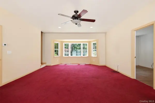 300 McKinley TER, Centerport, NY 11721