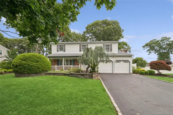 63 Woodview LN, Centereach, NY 11720