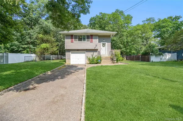 417 Winters DR, Mastic, NY 11950