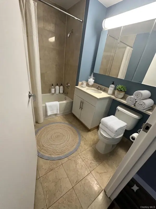 40-26 College Point BLVD #18D, Flushing, NY 11354
