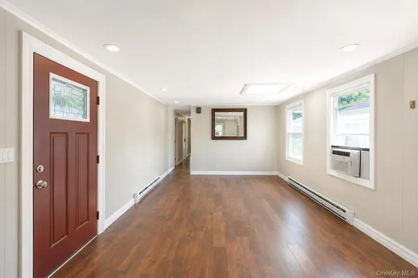 28 Greenwood BLVD, Manorville, NY 11949