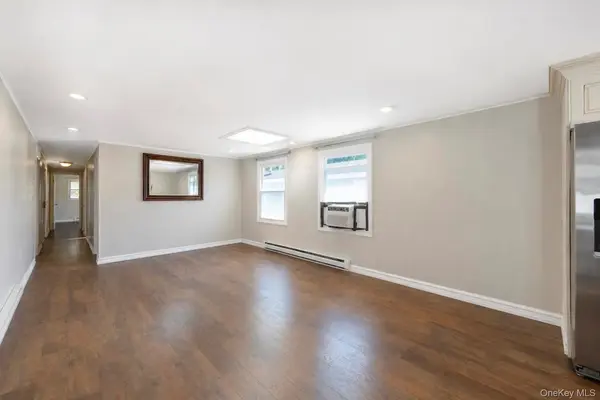 28 Greenwood BLVD, Manorville, NY 11949