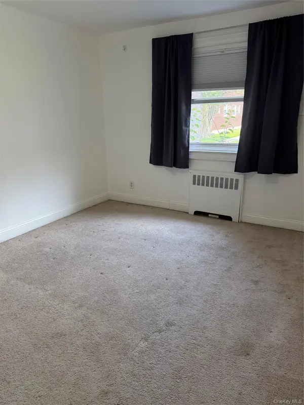 82-09 268 ST #182A, New Hyde Park, NY 11040