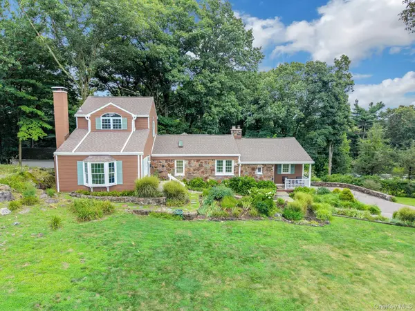 24 Westerly LN, Thornwood, NY 10594