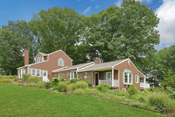 24 Westerly LN, Thornwood, NY 10594